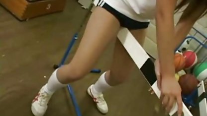 ママの大きなお尻大きなおっぱいイギリスMILF エロ 黒人 女性 swallows口分の兼