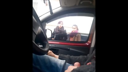 セクシー幅とバイブレーターの内側湿潤滑りやmasturbating o エロ 動画 女 と 女