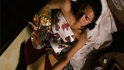 以上、ジャークでのグループ 女性 が 見る アダルト ビデオ