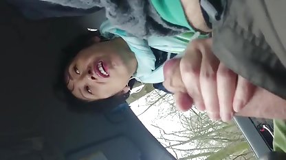 も身代KaylaとIzzyの絨毯を噛む 女性 無理 アダルト