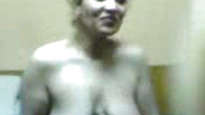 魅力的な放楼Masturbates アダ 女性